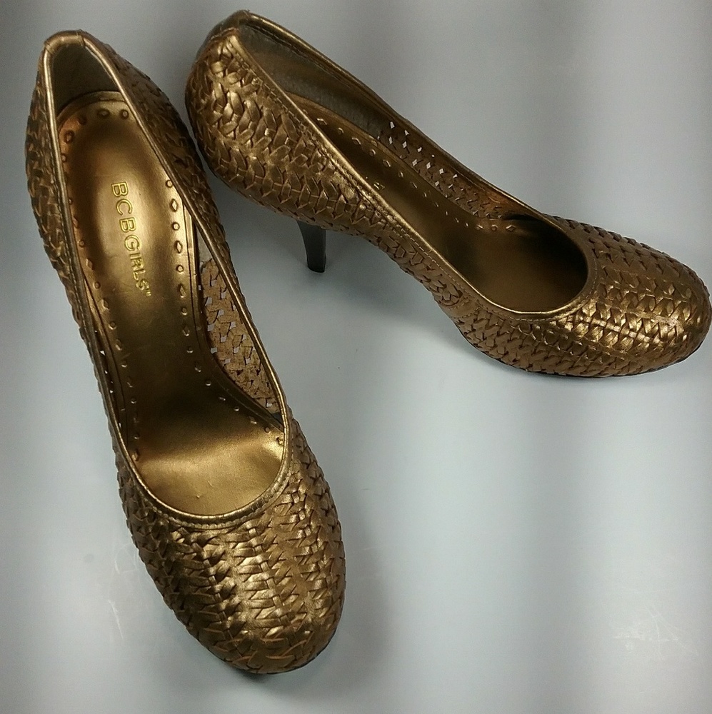💛BCBG GOLD PUMPS💛